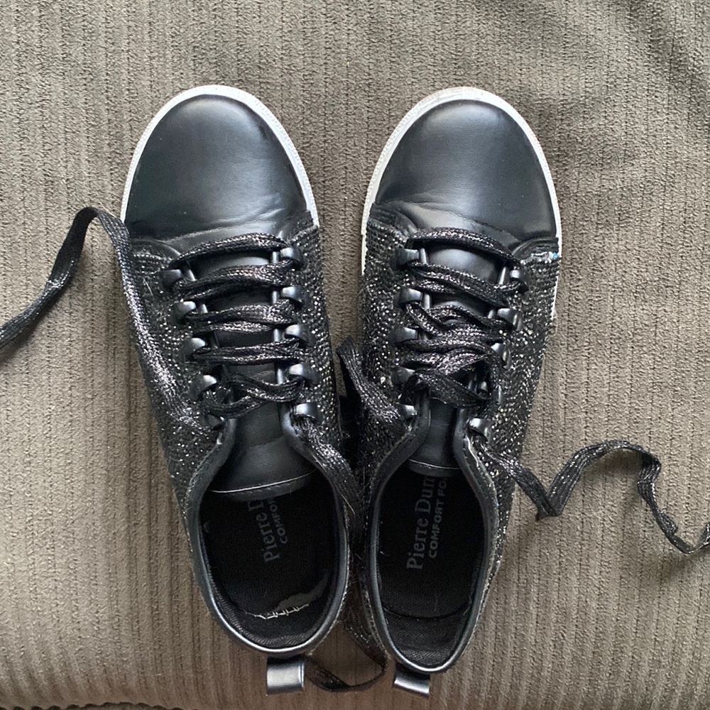 Black glittery sneakers